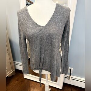 Elegant Gray V-Neck Long Sleeve Top